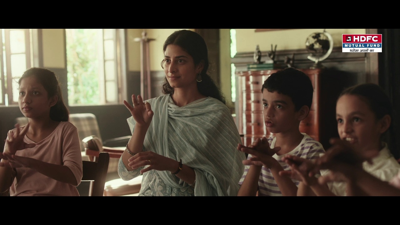 HDFC MF Sign Language